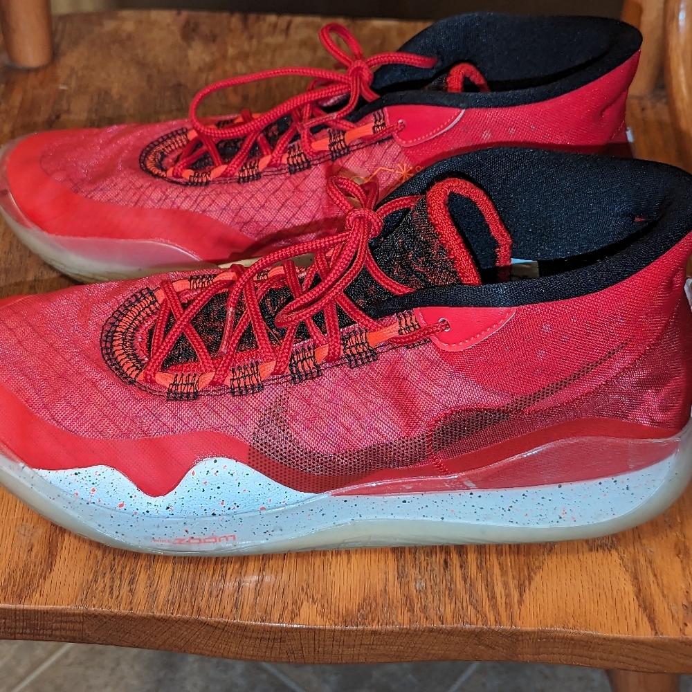 Nike Zoom KD12 Kevin Wayne Durant size 11 in university Red Basketball Spec Ed.
